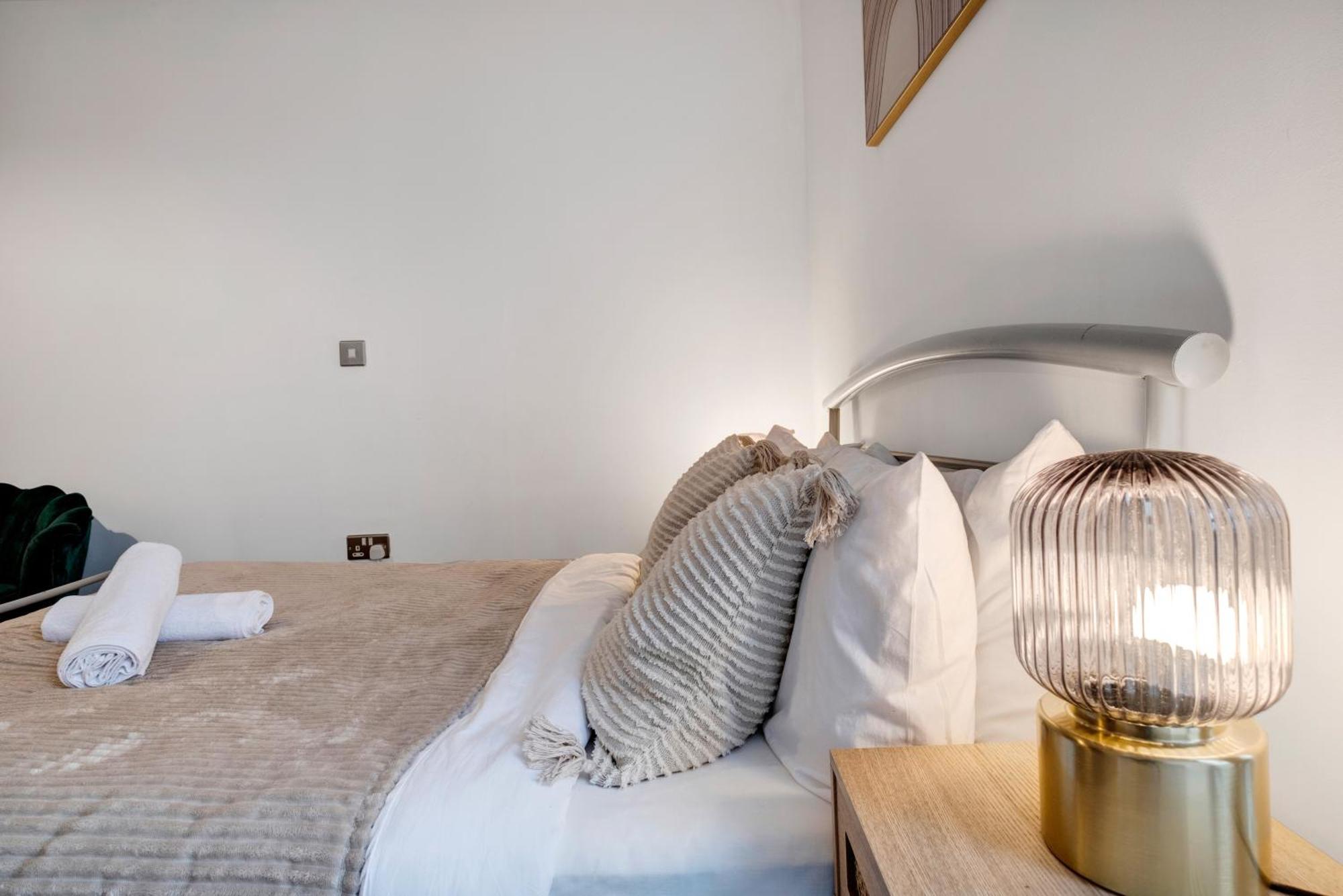 Ultra Stylish 2 Bedroom Apt Centrally Located Birmingham Bagian luar foto