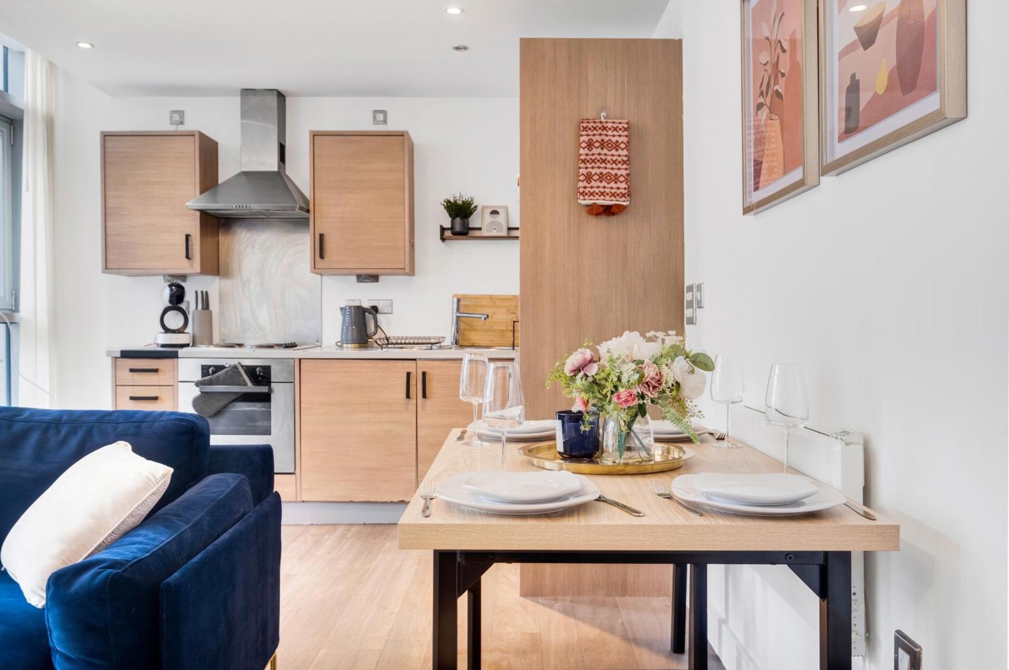 Ultra Stylish 2 Bedroom Apt Centrally Located Birmingham Bagian luar foto